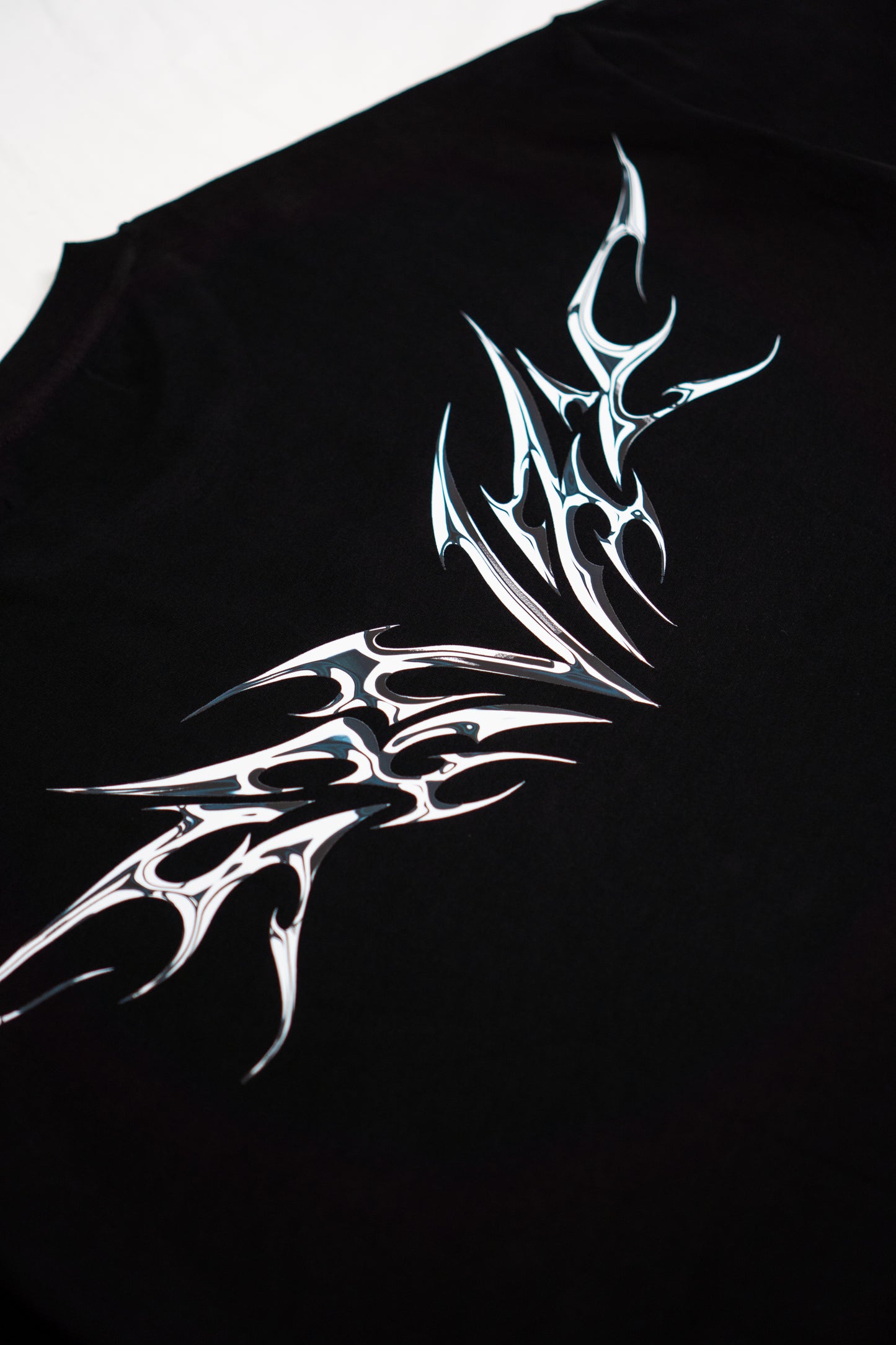 CHROME BARBEDWIRE TEE